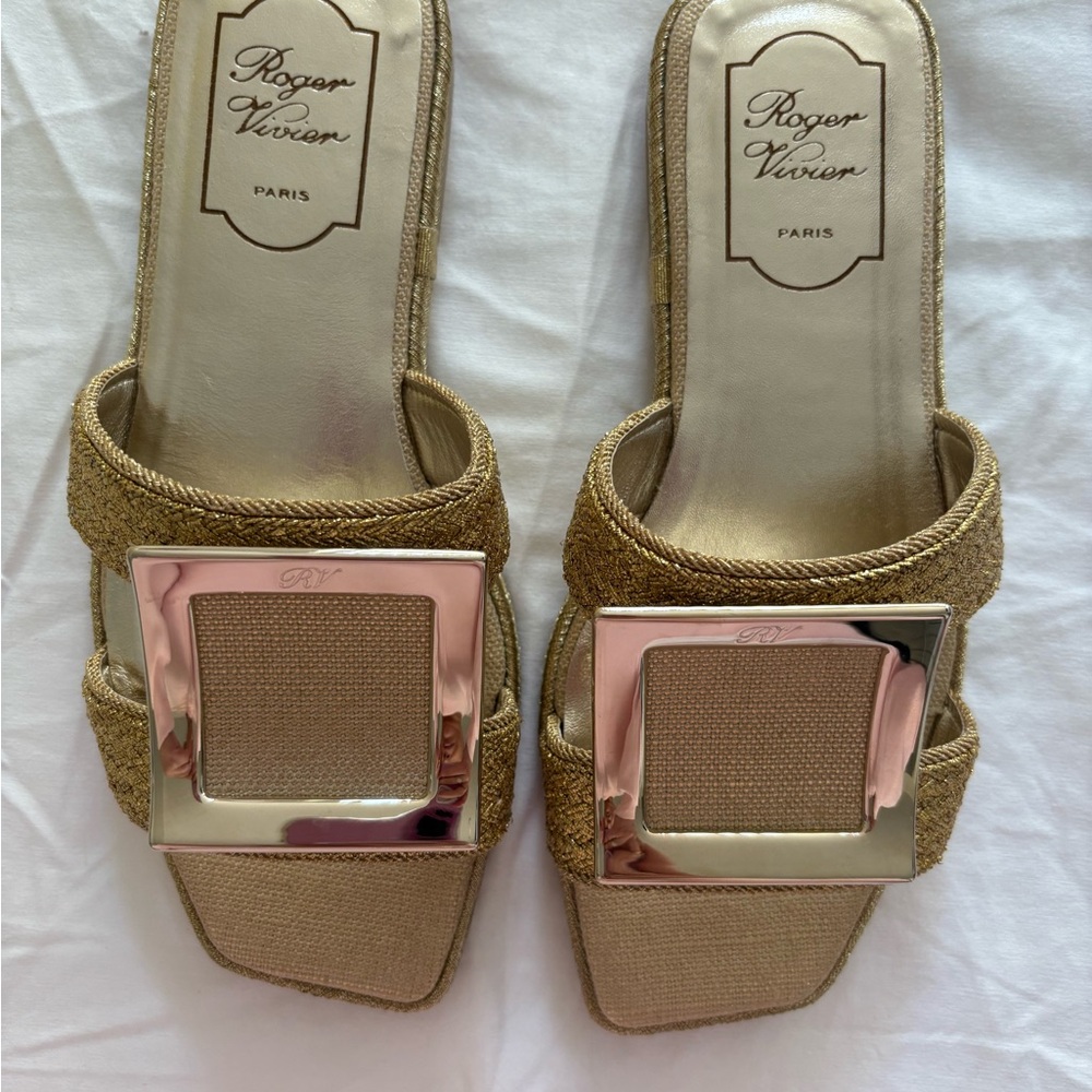 Roger Vivier Gold Sandals with Square Buckle - Picture 4 of 7